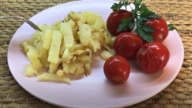 картошка с помидорами