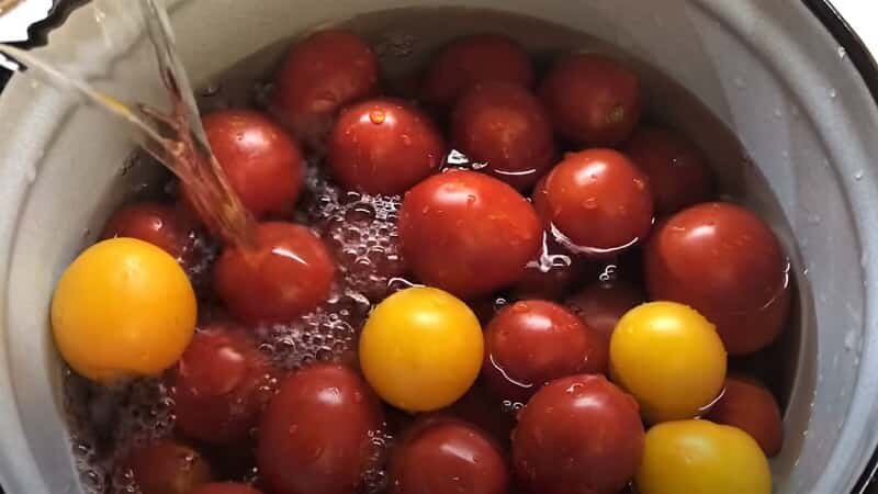 помидоры в воде