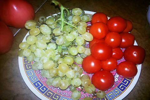 томаты и виноград